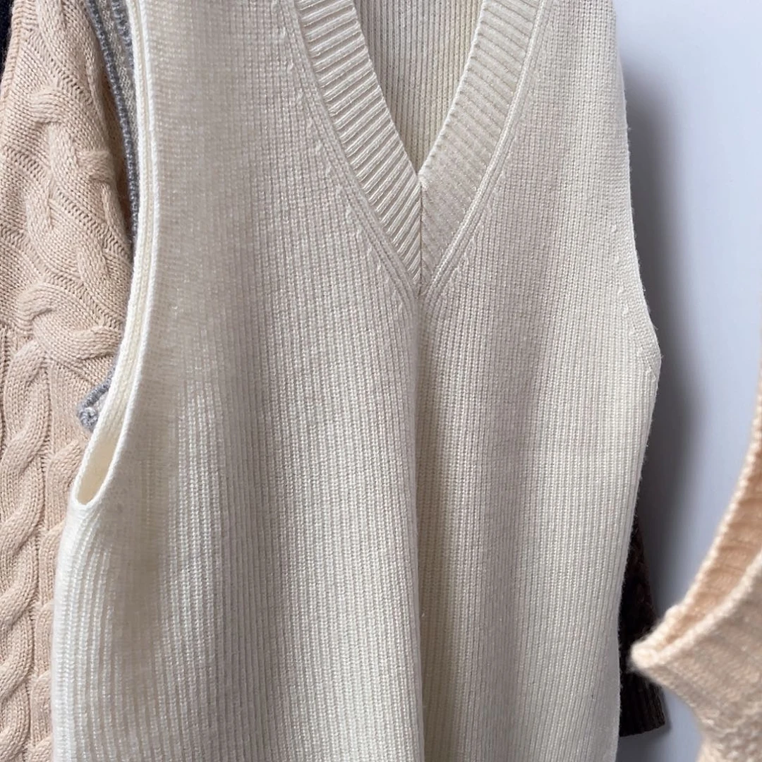 董***妮V领 开叉 羊绒 马甲