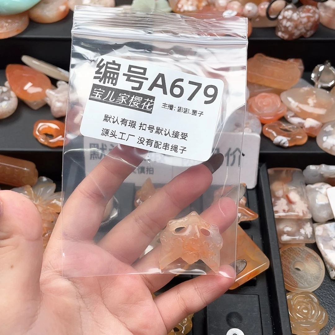 合金颈饰玛瑙/玉髓点**～