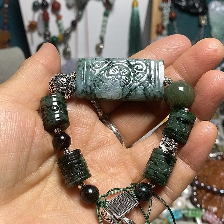 翡翠未镶嵌吊坠(赠链)