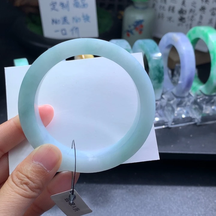 定制翡翠未镶嵌翡翠手镯