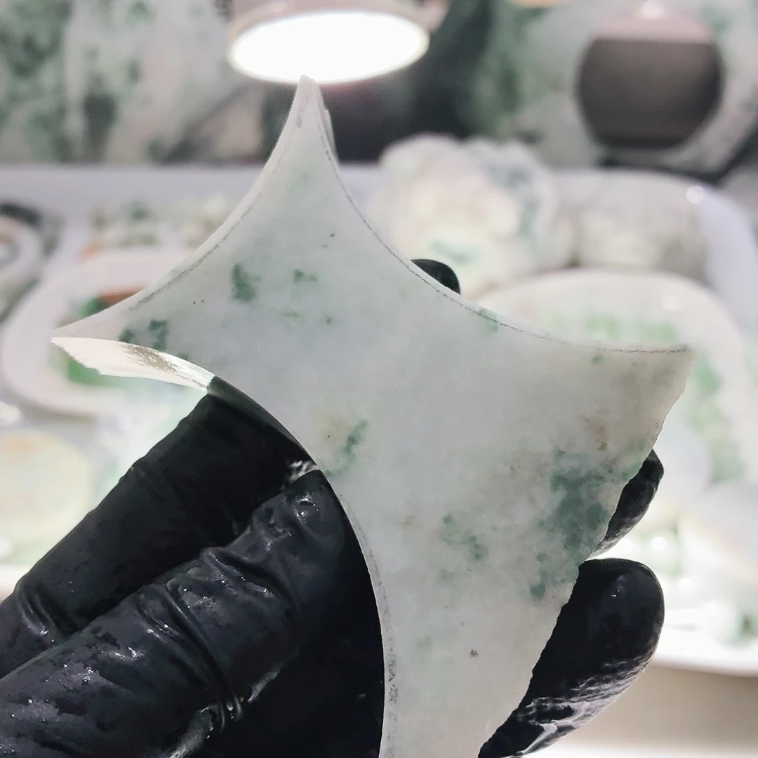 翡翠未镶嵌颈饰边角料