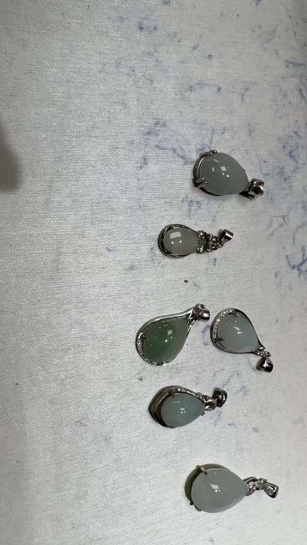 q4（玉姐珠宝）A货翡翠吊坠-配绳-多样性只发一件