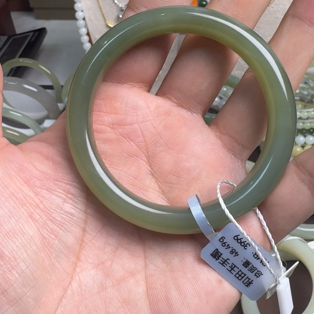 和田玉手镯未镶嵌