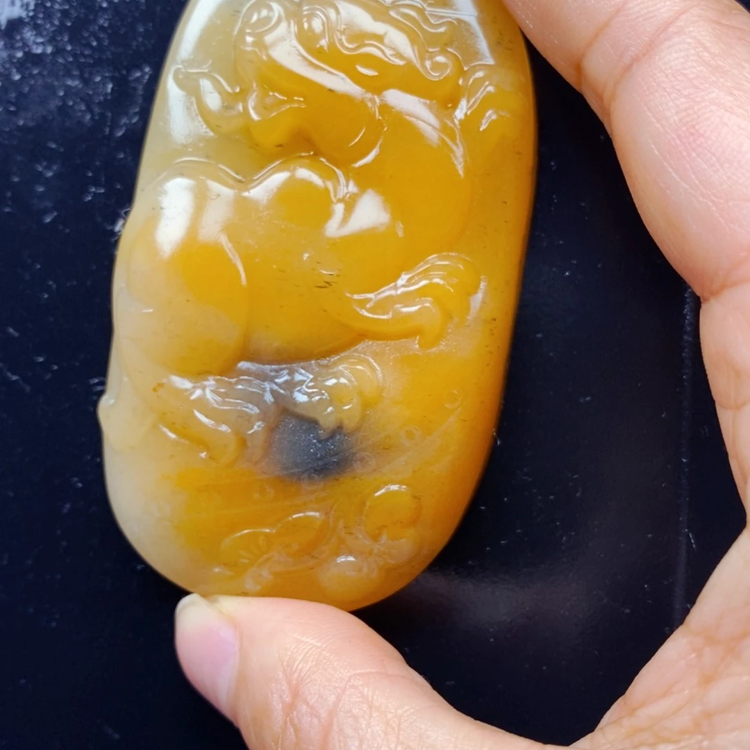 石英质玉（黄龙玉）未镶嵌颈饰