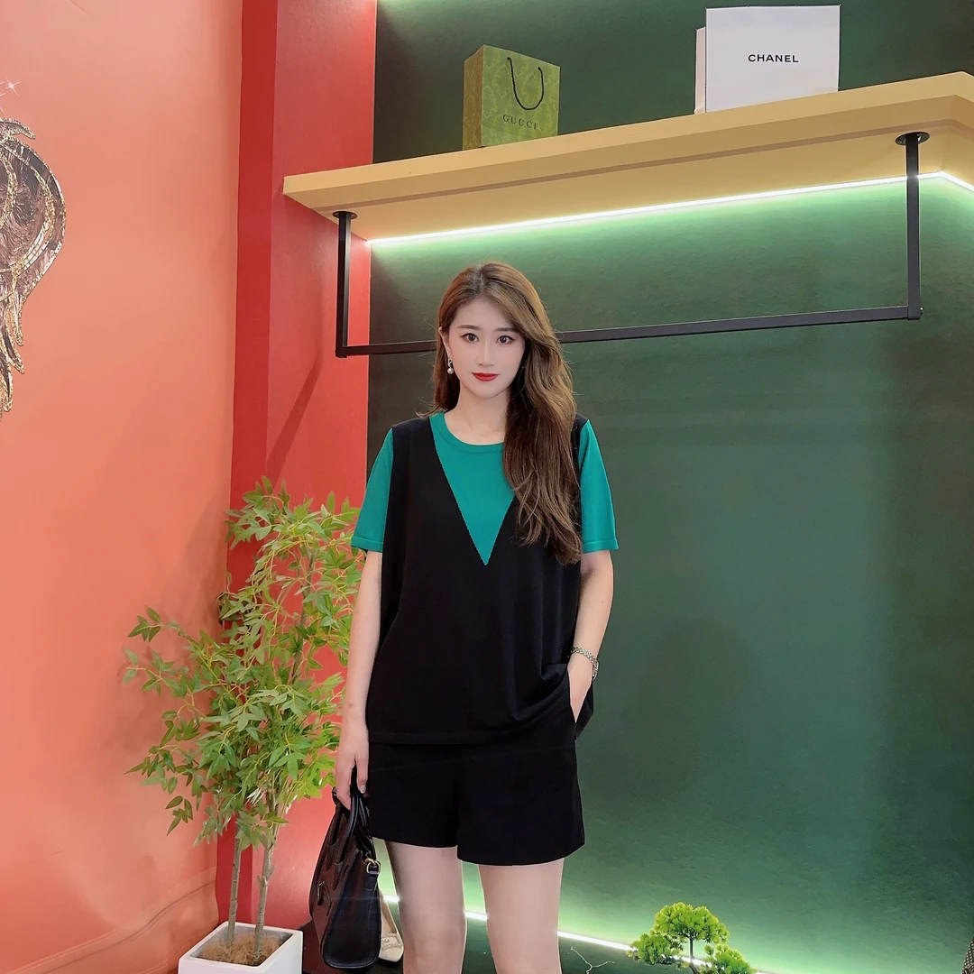 2027 多金时尚减龄短款高级黑春夏女装设计感上衣