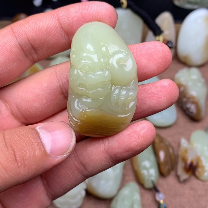 和田玉（糖玉）未镶嵌颈饰