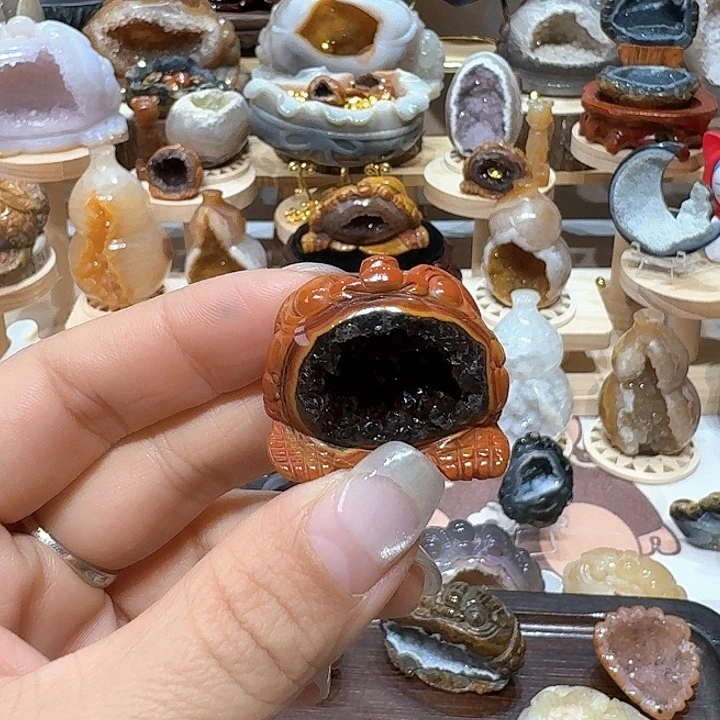 ****丁水晶未镶嵌大型摆件（非配饰）战国红
