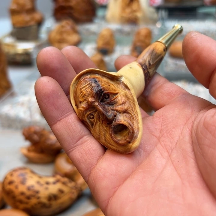 木强**达木雕手工制作手把件