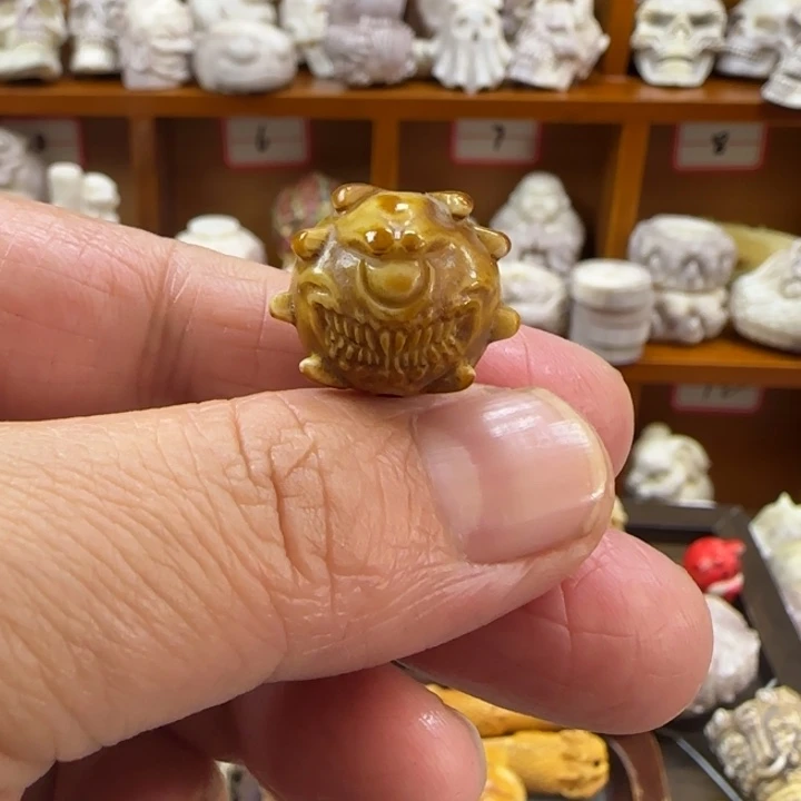 非金属配饰鹿角雕刻独眼怪