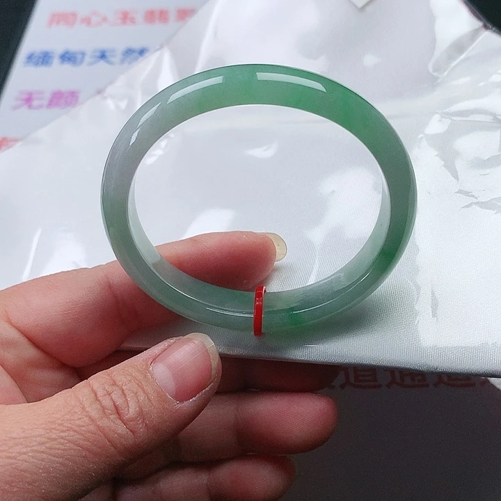 翡翠手镯未镶嵌翡翠039