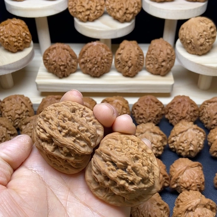 文玩核桃把件42麦穗虎头