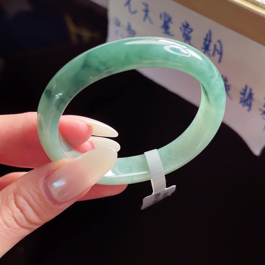 未镶嵌手镯翡翠手镯