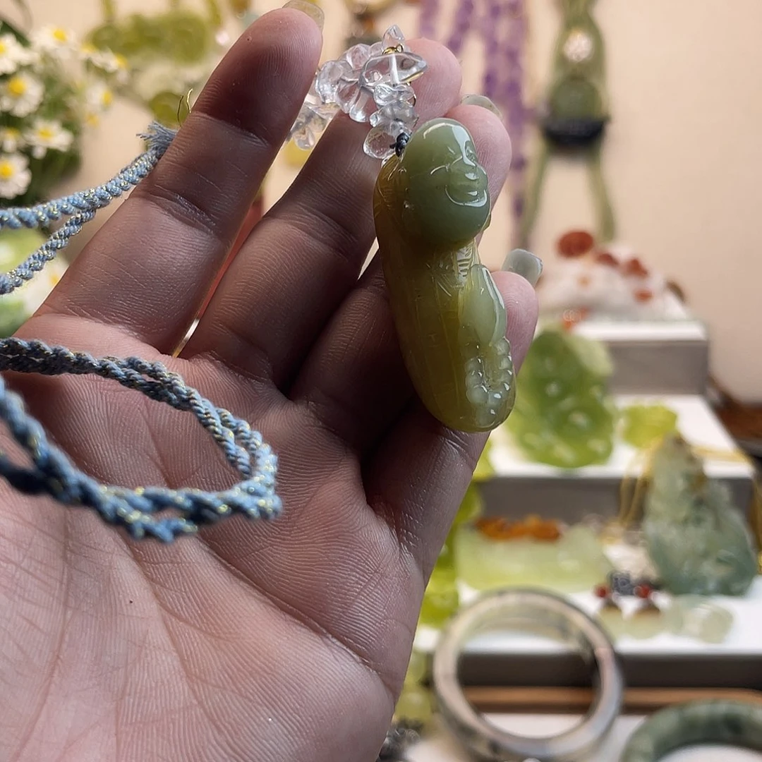 蛇纹石玉未镶嵌吊坠