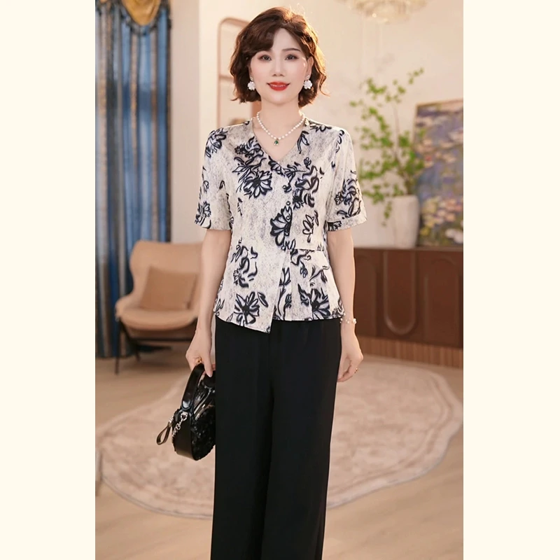 2025新款洋气中老年女装时尚碎花T恤两件套洋气妈妈夏季上衣套装
