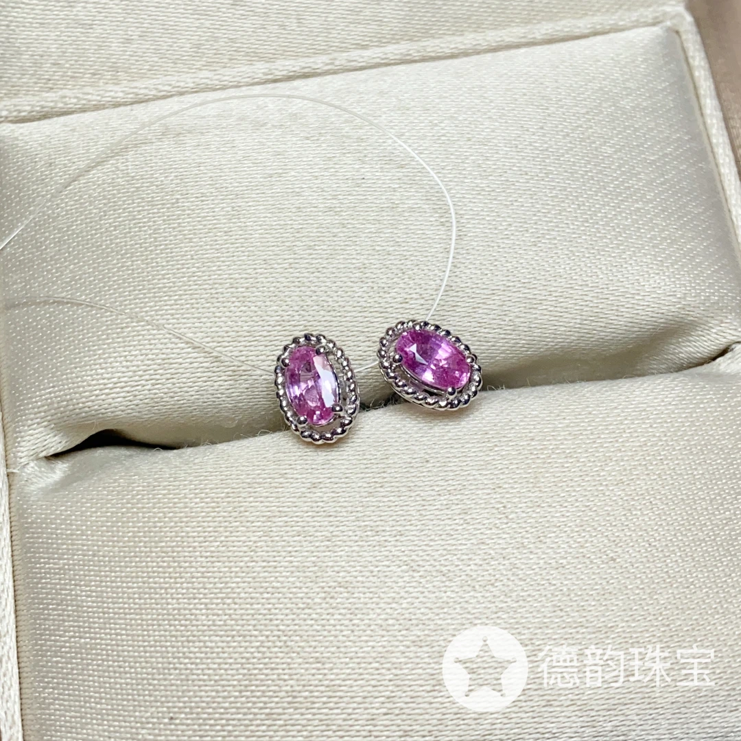 18K金镶嵌蓝宝石耳饰