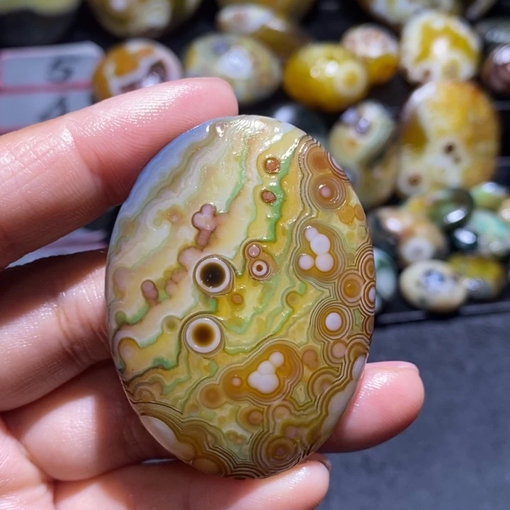 玛瑙/玉髓未镶嵌珠宝半成品3