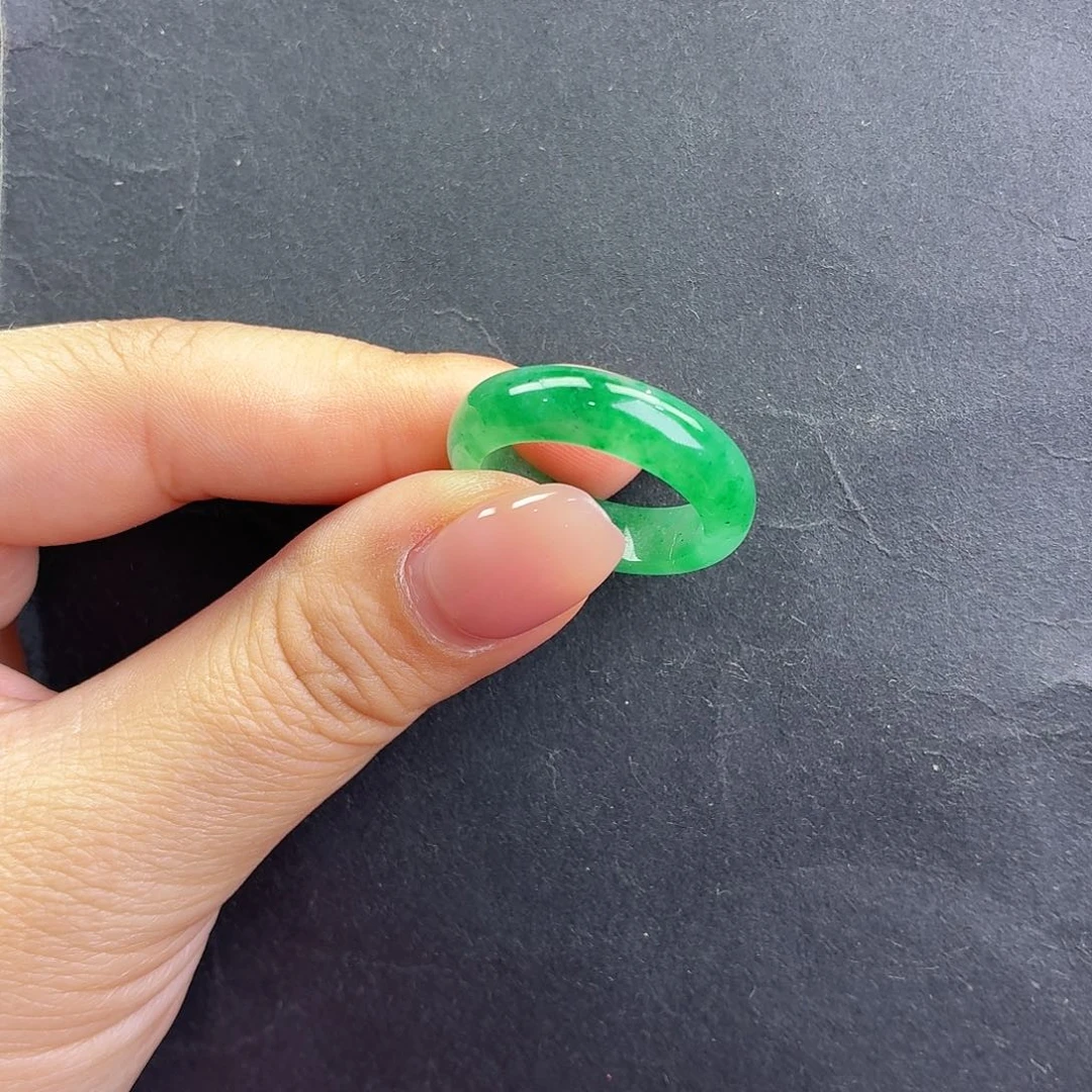 李***瑟石英质玉未镶嵌戒指