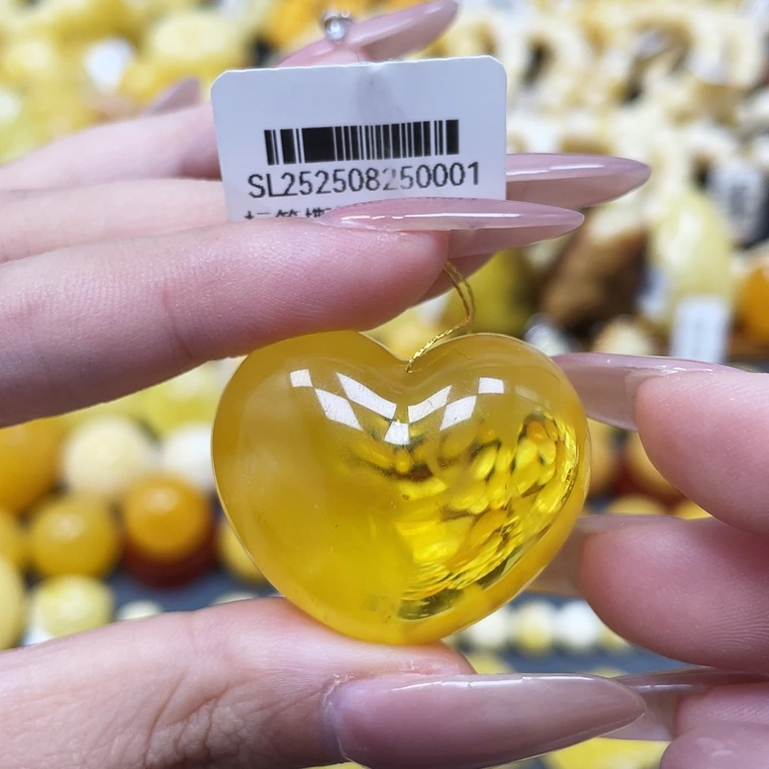 琥珀未镶嵌裸石33.9*28mm爱心 瑕