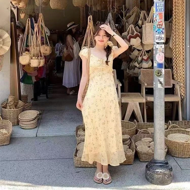 黄色碎花连衣裙女夏季法式系带小裙子韩系设计感气质显瘦a字长裙