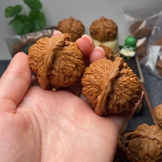 文玩核桃吊坠全品44红狮子