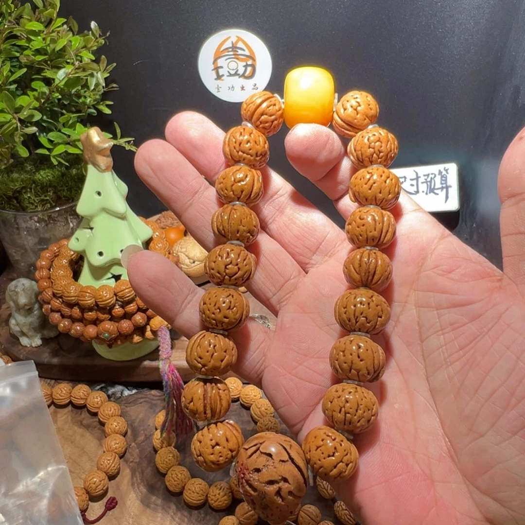 文玩核桃吊坠不*?沈阳树王，刷子，手套，不包邮