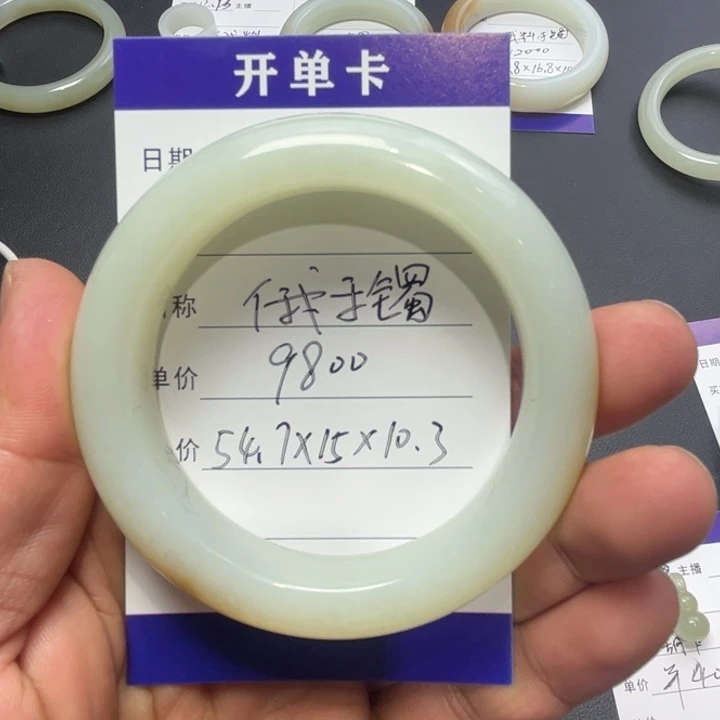 和田玉（糖玉）未镶嵌手镯