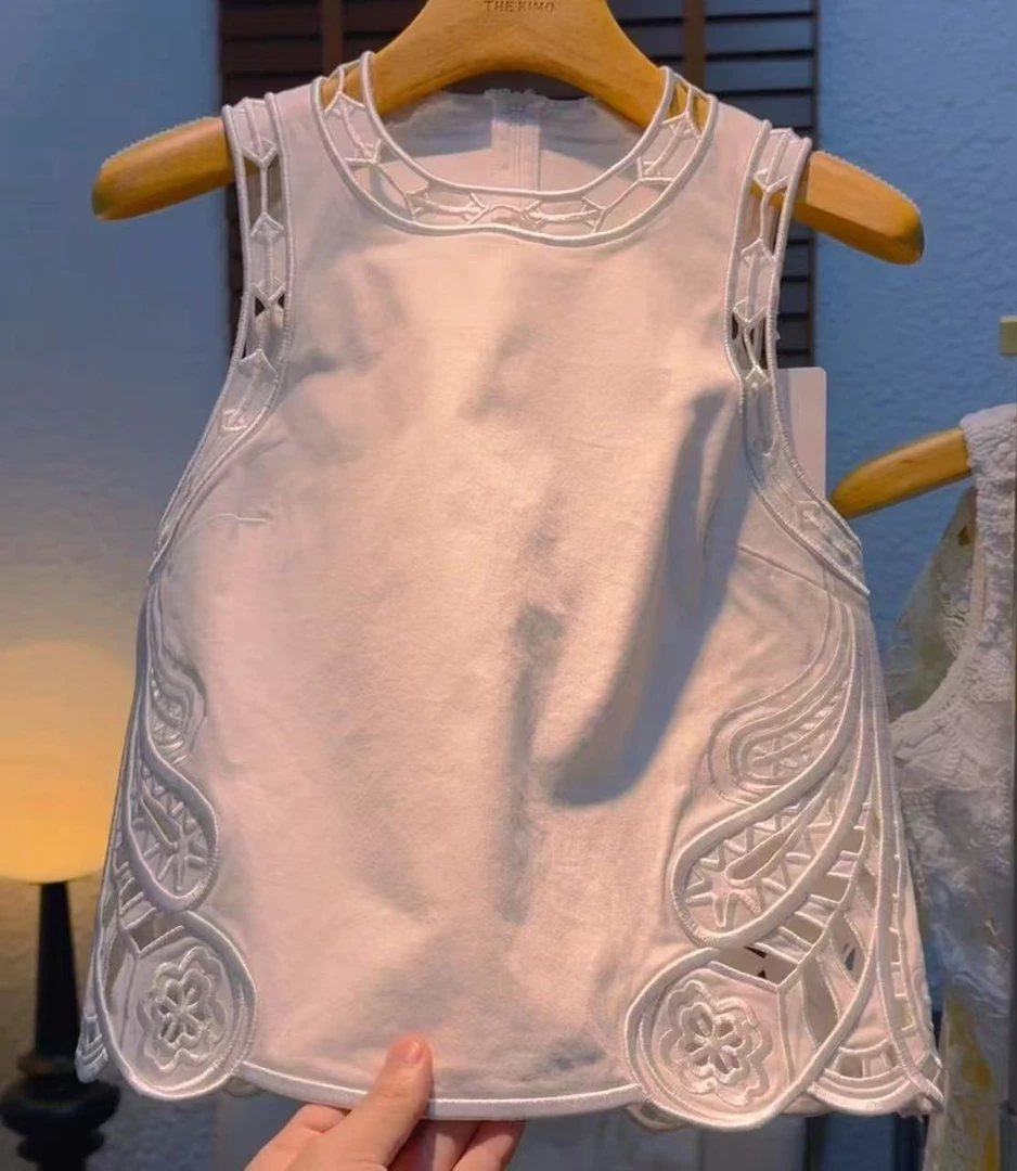 深圳南油高端女装法式千金风镂空刺绣背心上衣