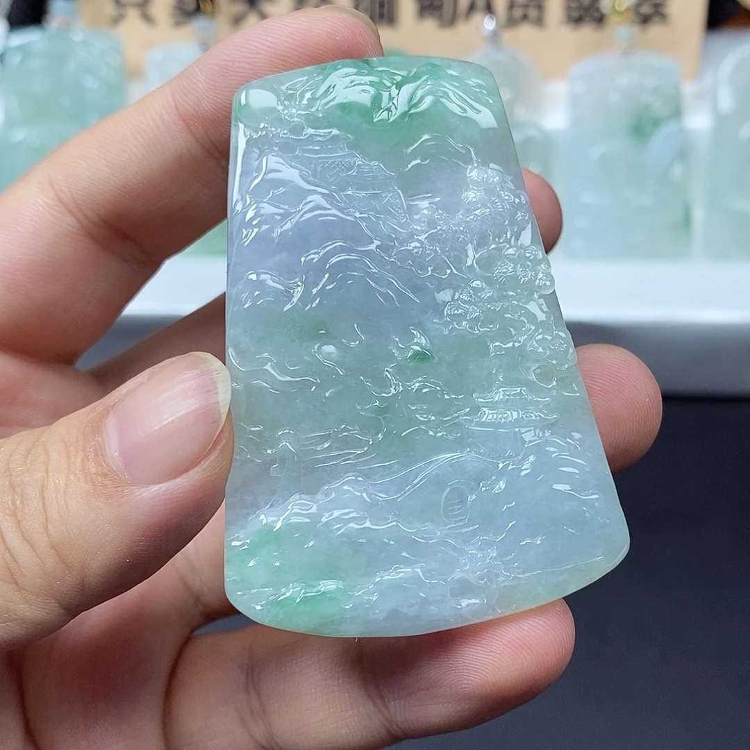 翡翠未镶嵌颈饰冉**起翡翠