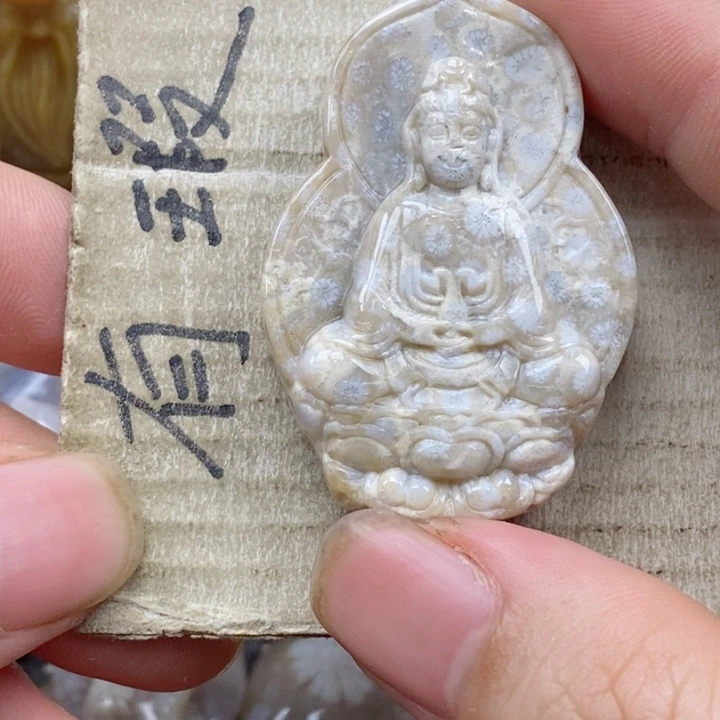 颈饰未镶嵌硅化珊瑚(珊瑚玉)灯**珊小