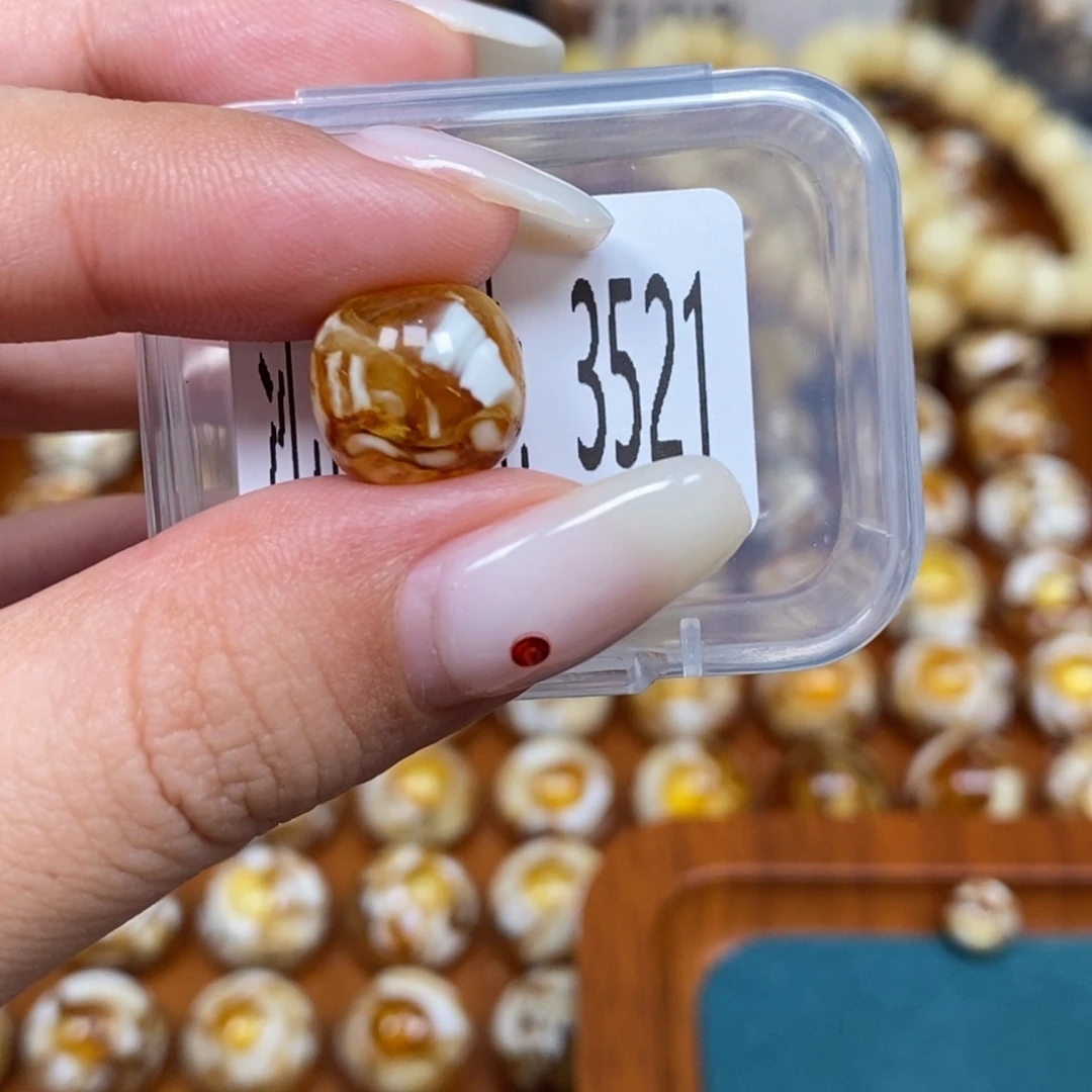 蜜蜡未镶嵌珠宝奇石3521