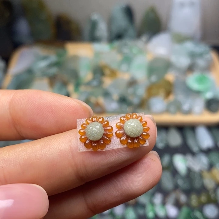 翡翠未镶嵌颈饰花