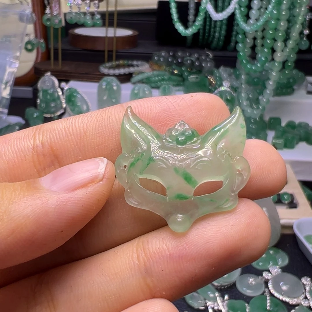 石英质玉未镶嵌颈饰