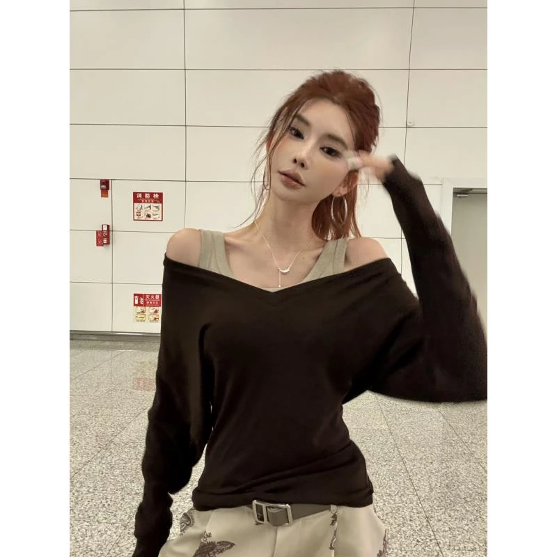 LI婉君 春款韩版撞色假两件吊带一字肩设计长袖上衣LWJ25A1T146