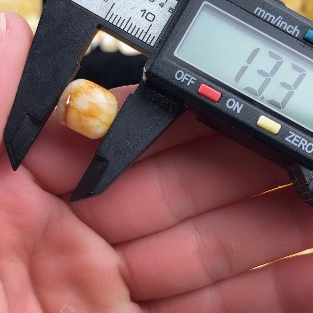 蜜蜡未镶嵌珠宝奇石