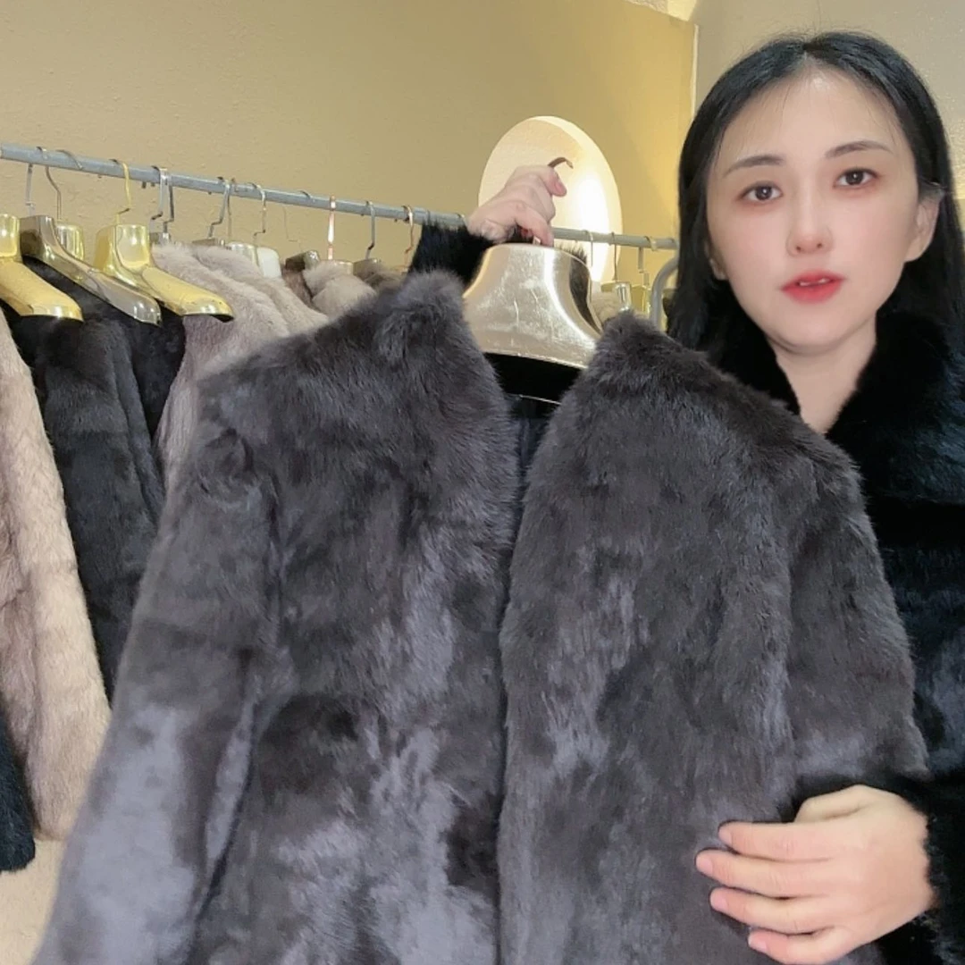 【闪购商品】兔毛外套搭配