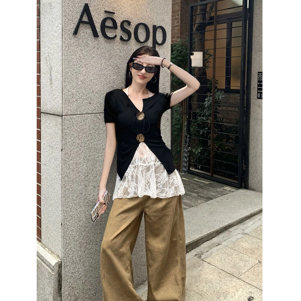 黑色纽扣露锁骨V领短袖T恤女2025夏季辣妹收腰设计感开叉套装上衣