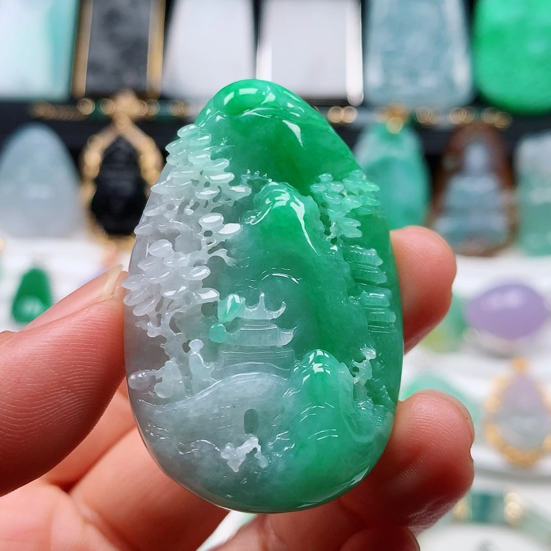 翡翠颈饰未镶嵌山水