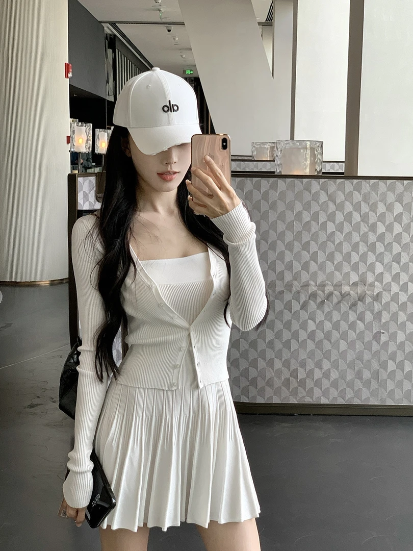 向晚·一整套ootd穿搭套装女短款针织修身开衫上衣A字百褶吊带裙