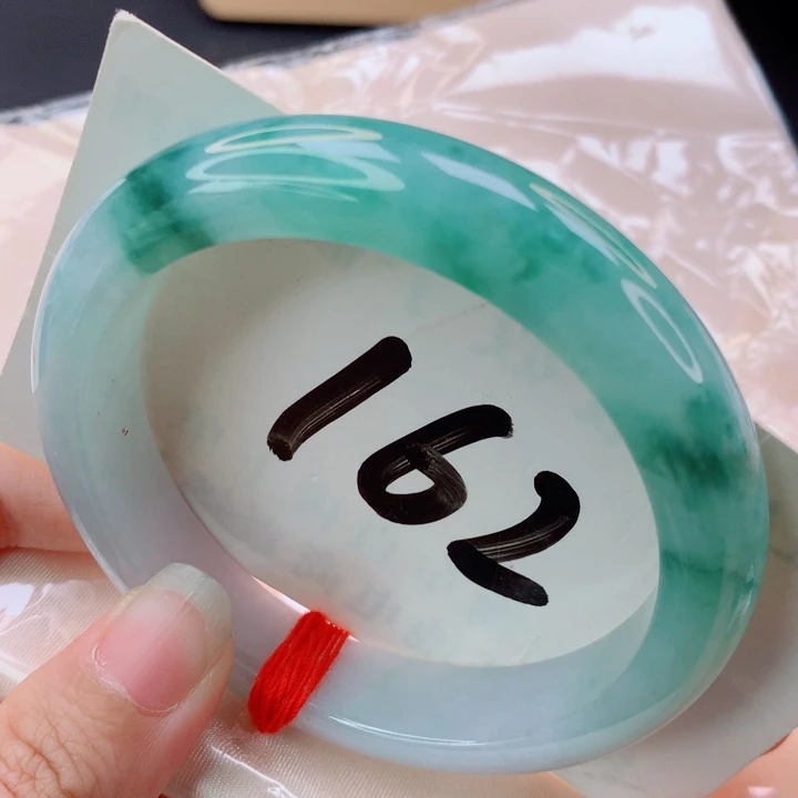 未镶嵌手镯翡翠飘绿半山水