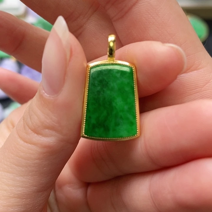 翡翠颈饰未镶嵌吊坠