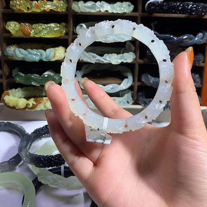 蛇纹石玉未镶嵌手镯