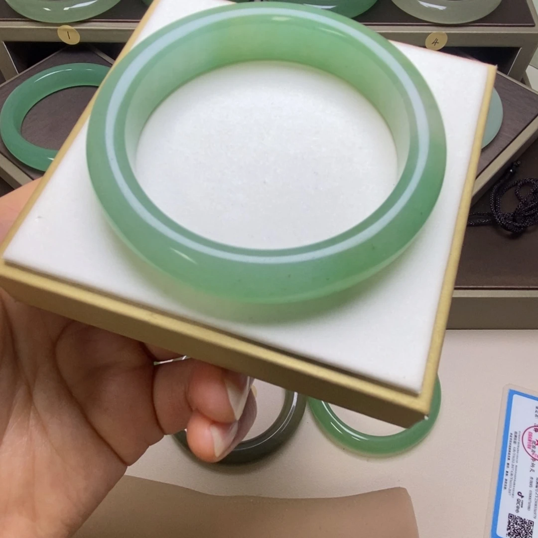 东陵石未镶嵌手镯