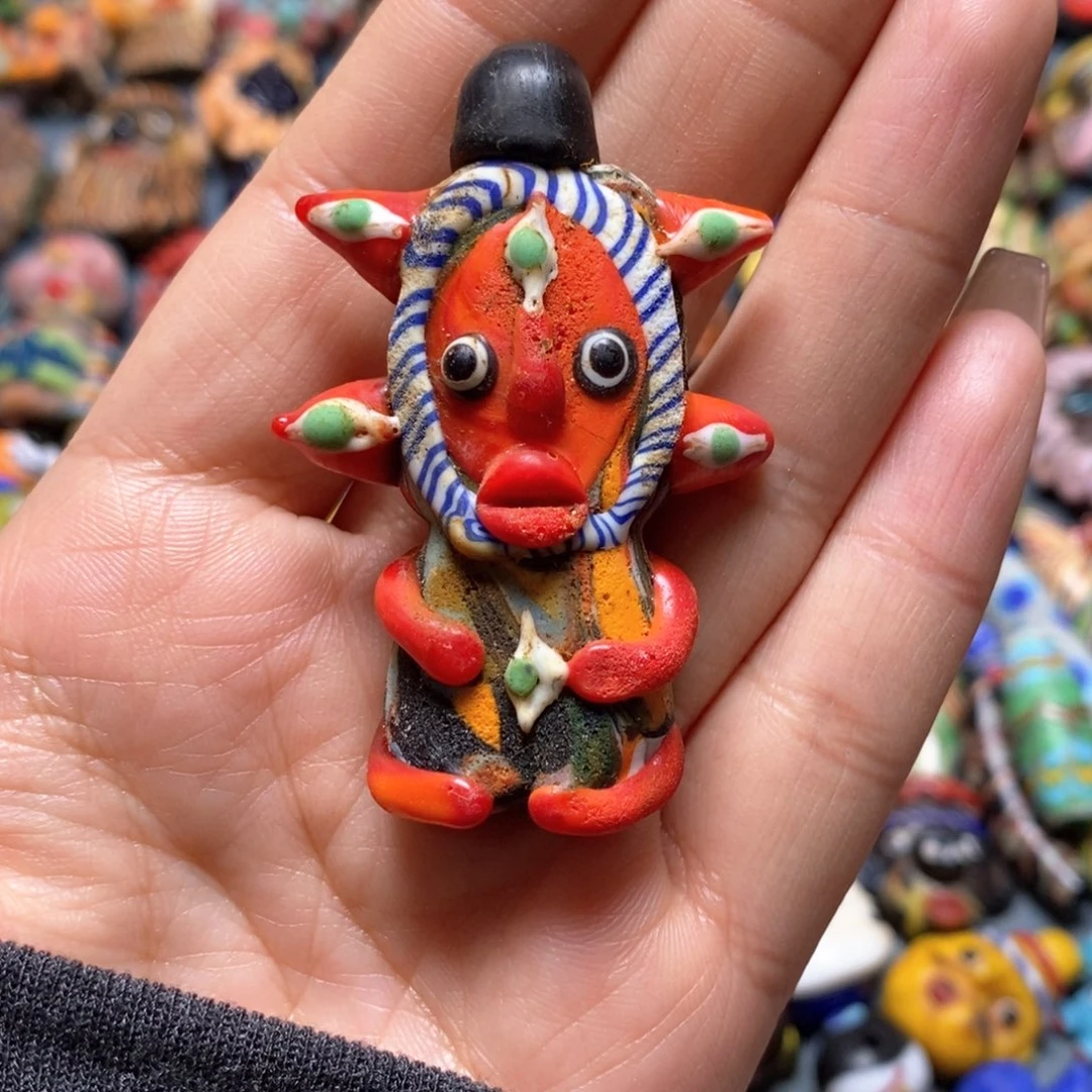 琉璃颈饰印度尼西亚红娃