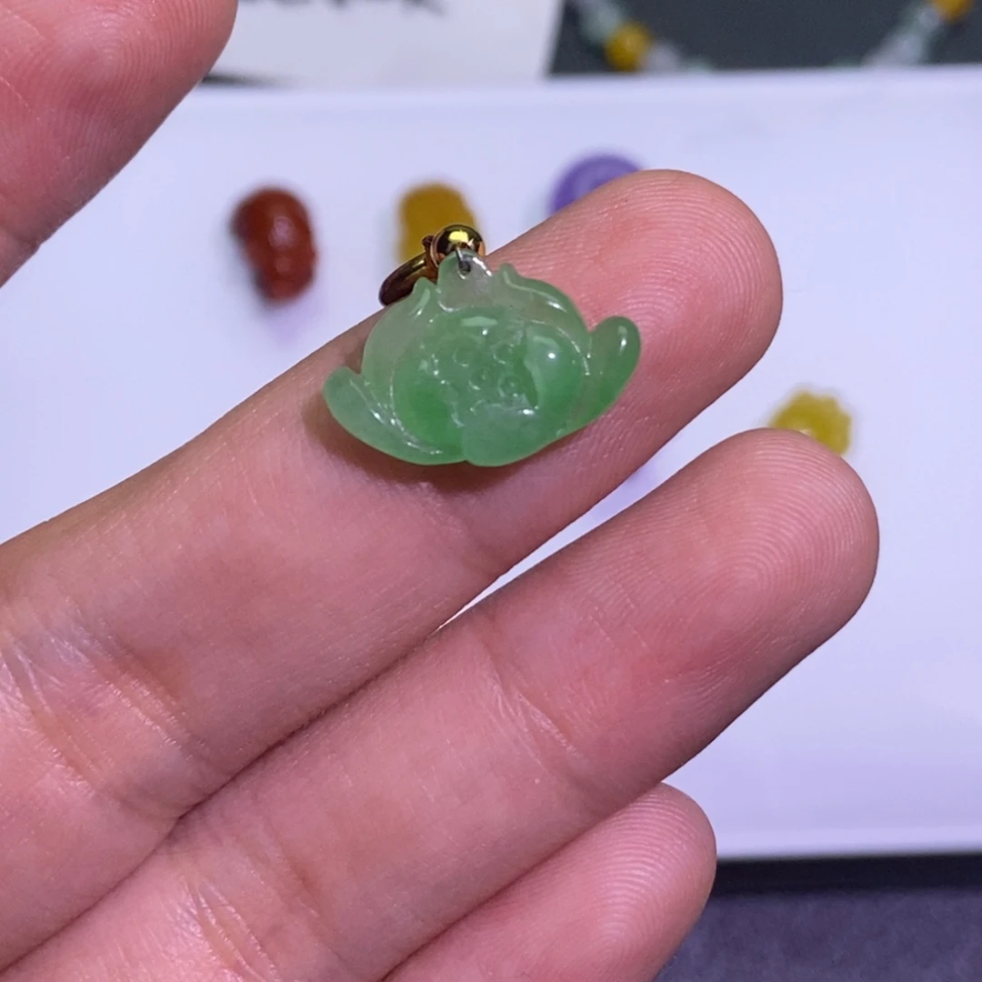 翡翠未镶嵌颈饰吊坠