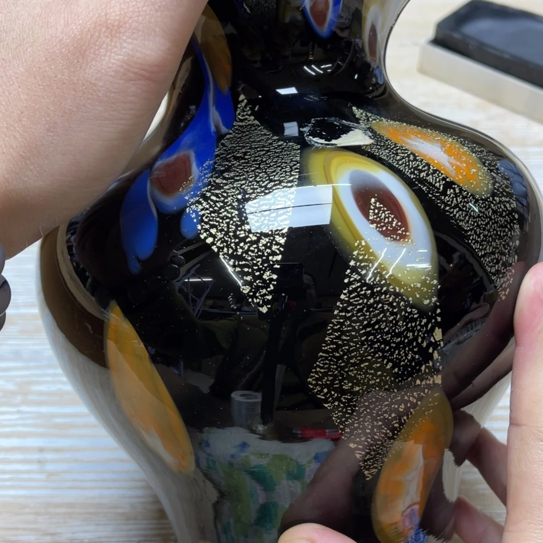 瓷片健*密密麻麻地排列着一个