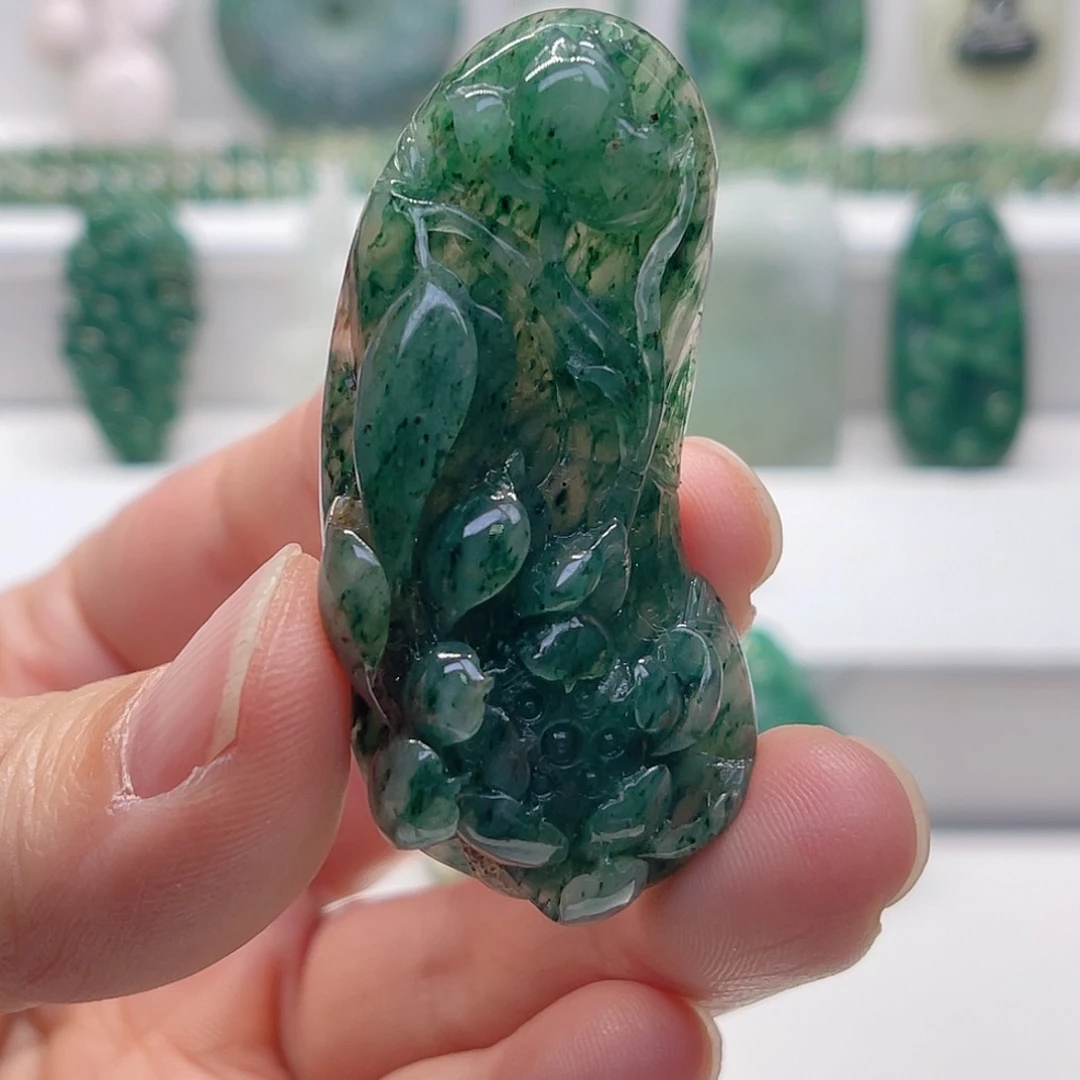 独山玉未镶嵌颈饰