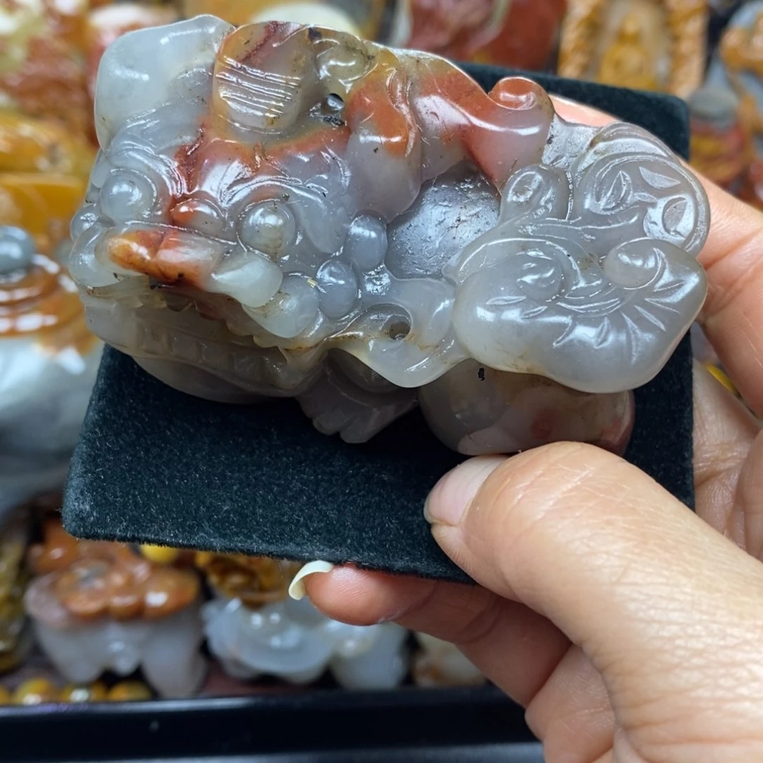 未镶嵌石英质玉（黄龙玉）颈饰