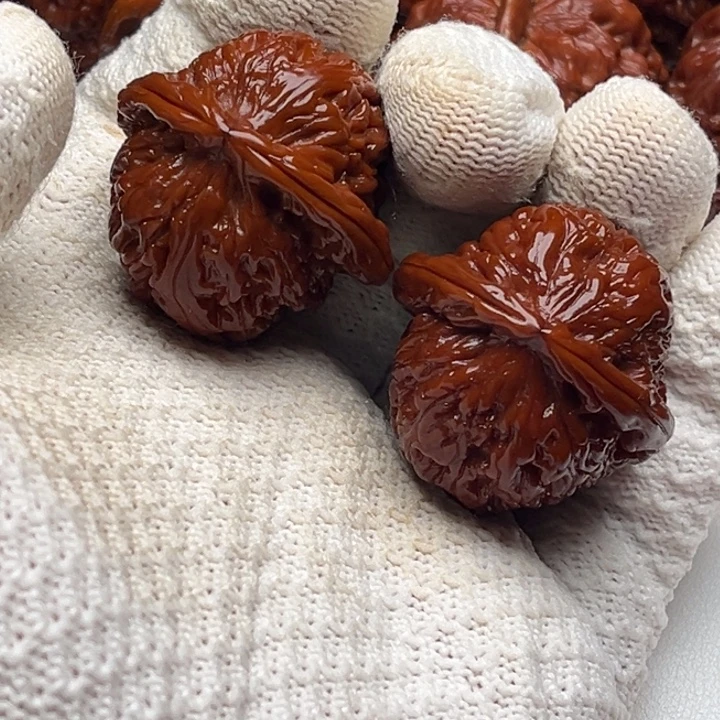 李***刚吊坠桃核文玩核桃链接