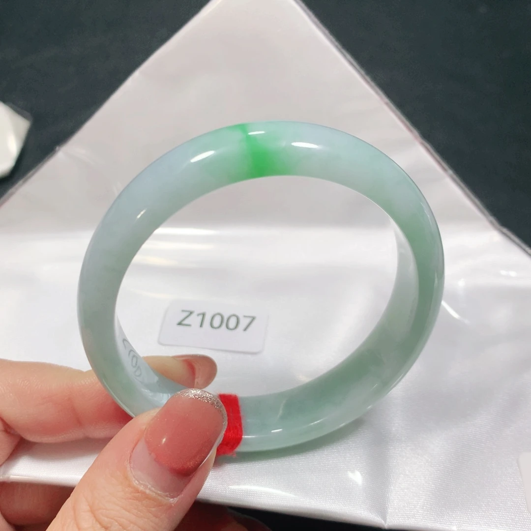 翡翠未镶嵌手镯性价比高一抹绿细腻03