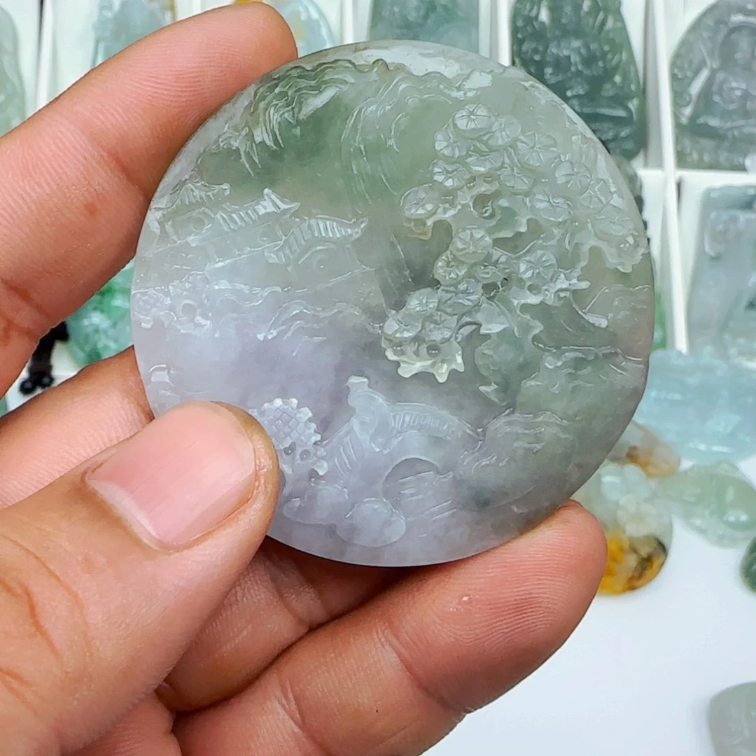 翡翠颈饰未镶嵌梧**起。